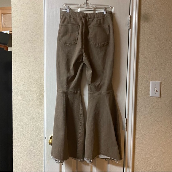 Free people Float On Khaki Taupe High Waisted Flare Leg Jeans Size 31” - Picture 8 of 14